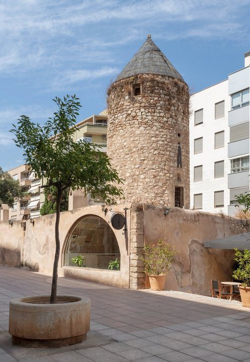 Arco de piedra histórico siglo XIV — venue SĀNTAL Santa Catalina Palma