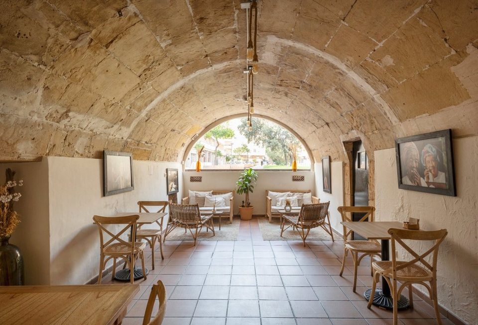 Bodas en SĀNTAL Mallorca — salón histórico siglo XIV para bodas civiles y banquetes Palma