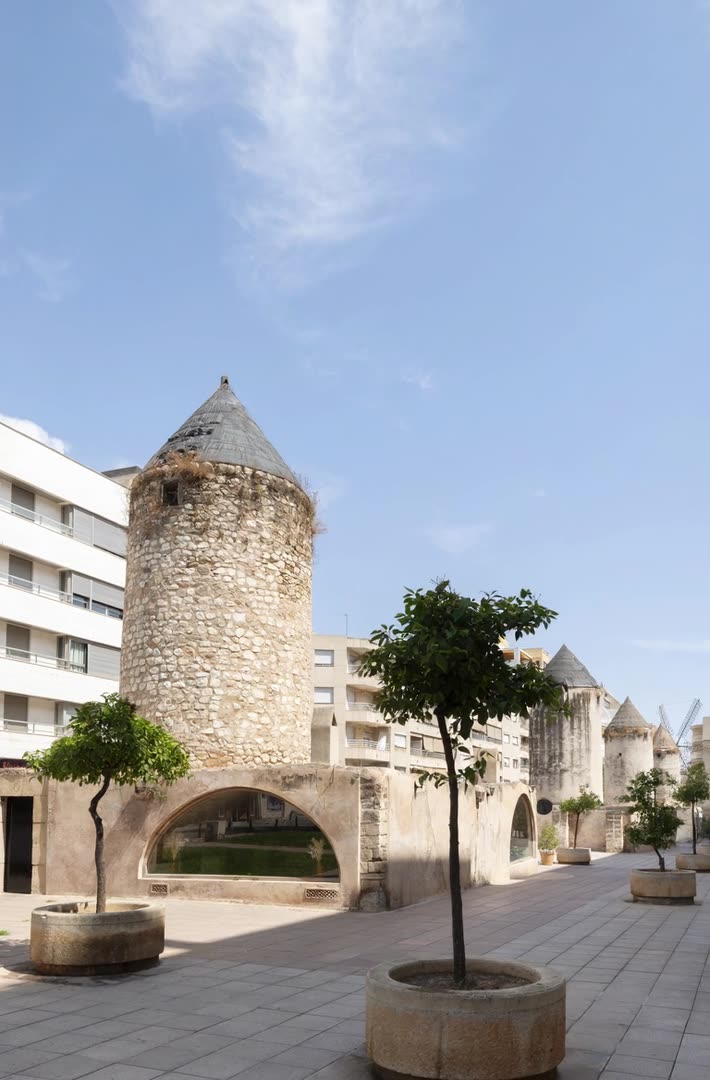 Molinos históricos en fila en Santa Catalina Palma de Mallorca